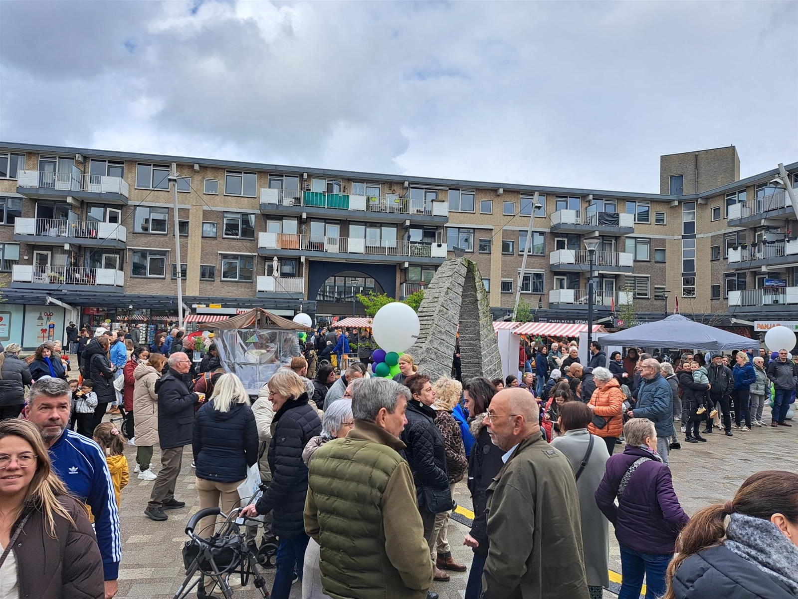 gezellige drukte op het muntplein festival 